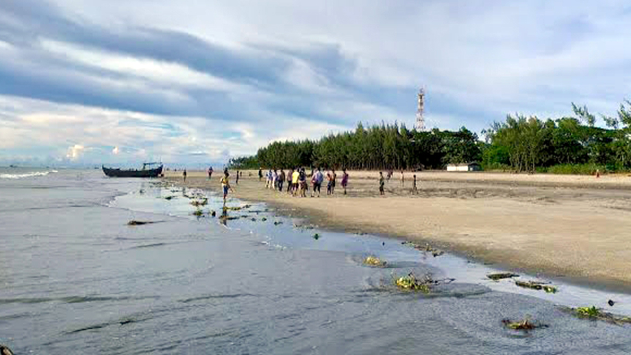 কক্সবাজার সৈকতে ভেসে এলো জেলের মরদেহ