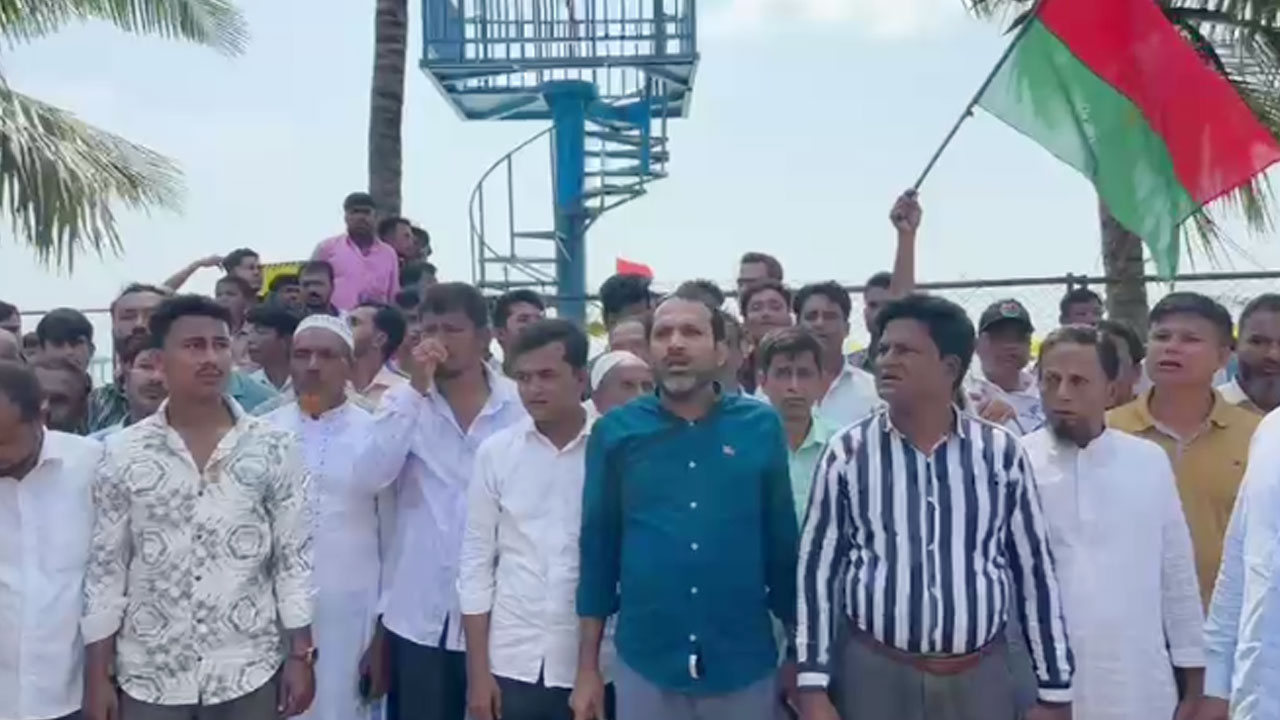 সী পার্ল হোটেলের সামনে বিএনপি নেতাকর্মীদের বিক্ষোভ