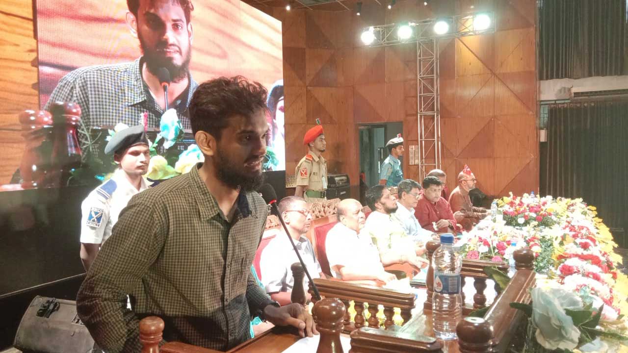 এখন আর টিশার্ট নেওয়ার কথা কেউ বলে না : শহীদ ফরহাদের ভাই