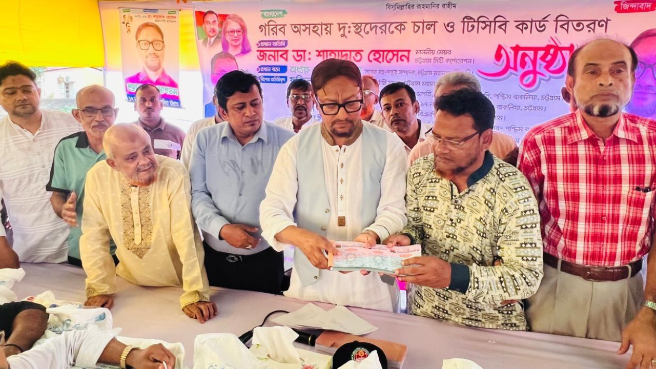 ধীরে ধীরে নগরের সব রাস্তা সংস্কার করবেন চসিক মেয়র