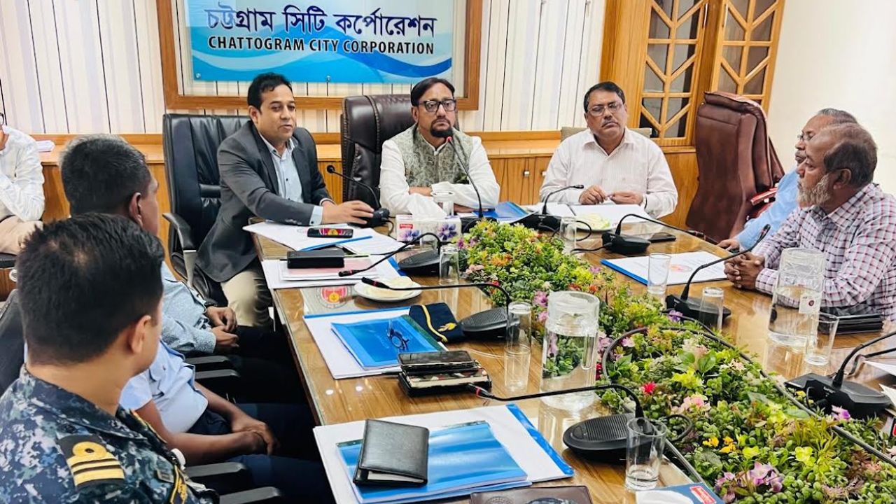 ‘বিমানবন্দর সড়ক সম্প্রসারণে ফ্লাইওভার নির্মাণের বিষয় বিবেচনা করবে চসিক’