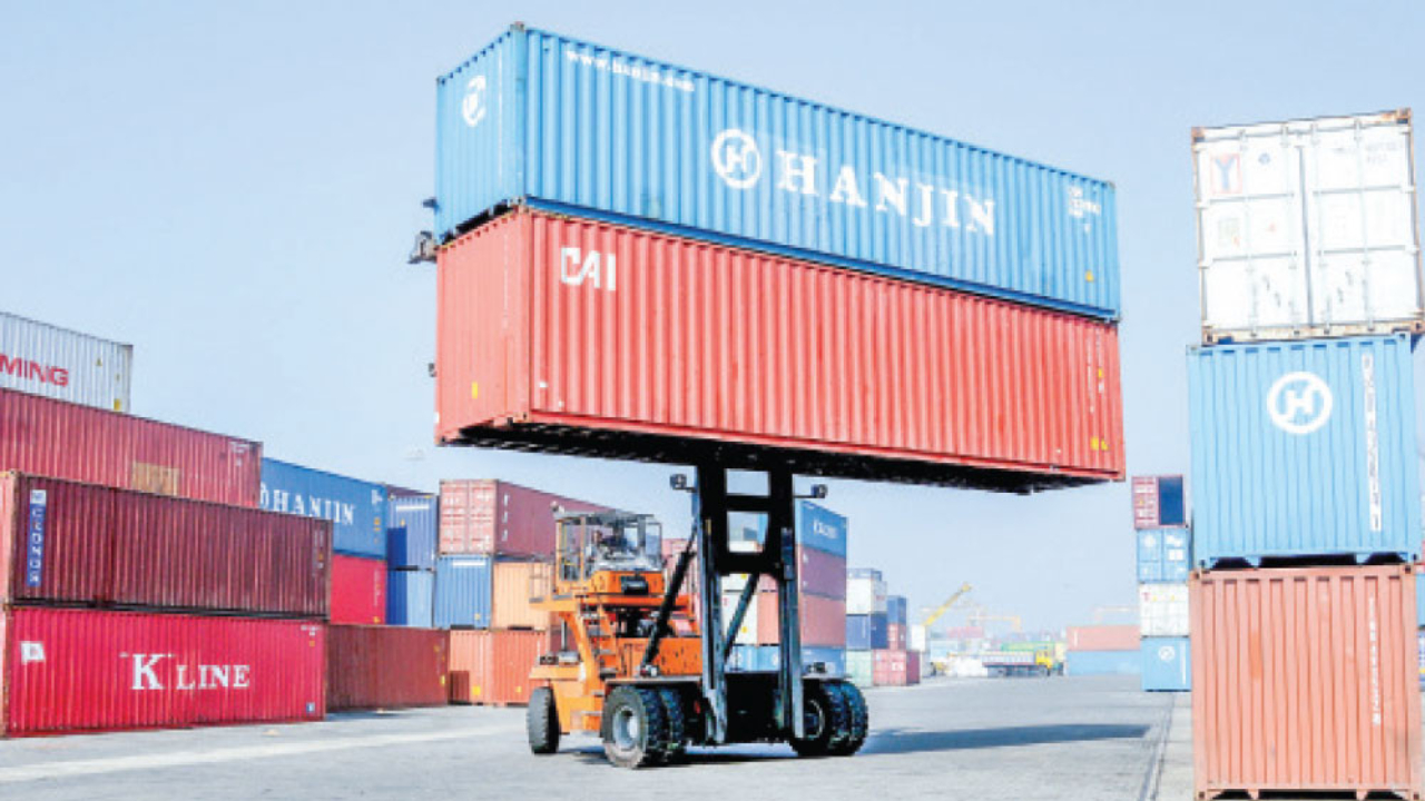 চট্টগ্রাম বন্দরে দুই কনটেইনার গায়েব