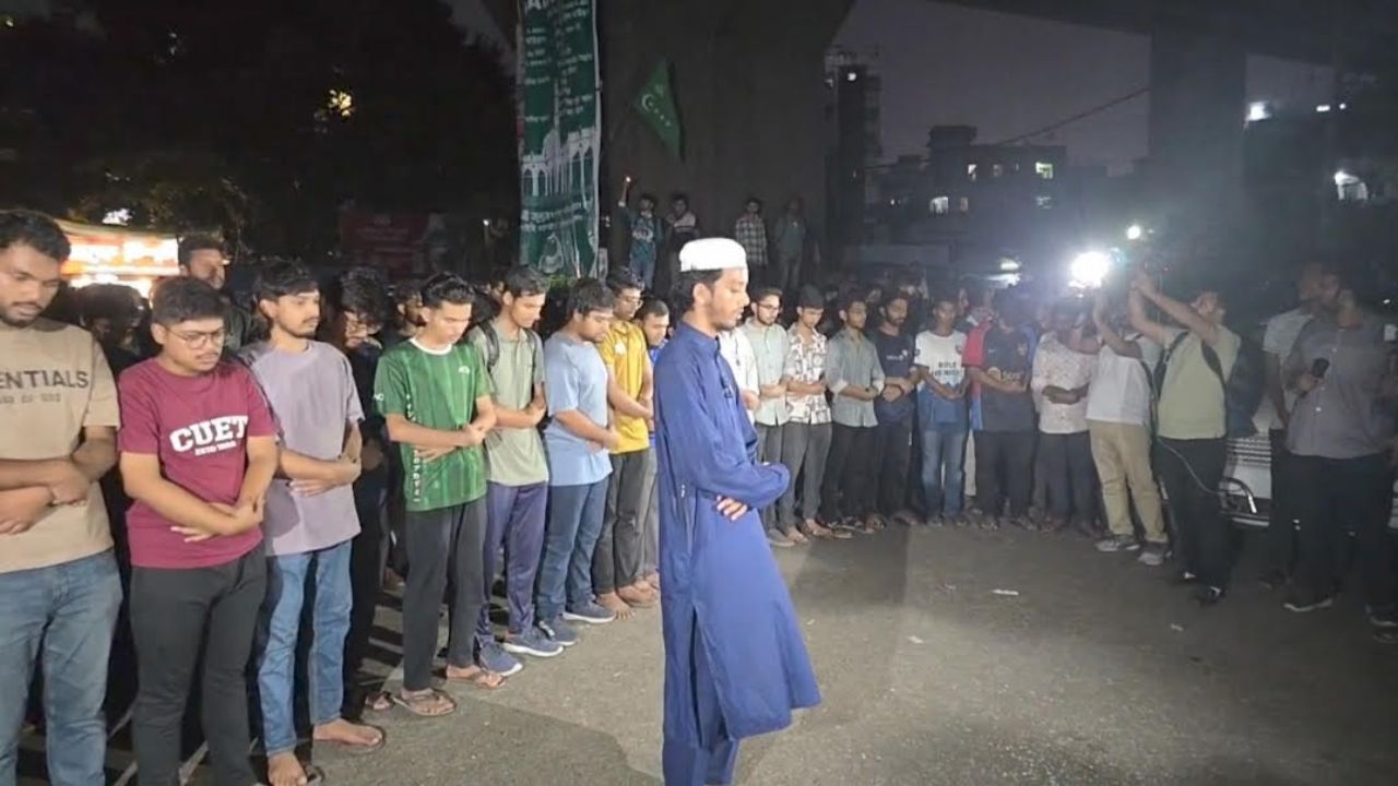 সরকারের ‘অকাল মৃত্যু’ হয়েছে দাবি করে চট্টগ্রামে গায়েবানা জানাজা