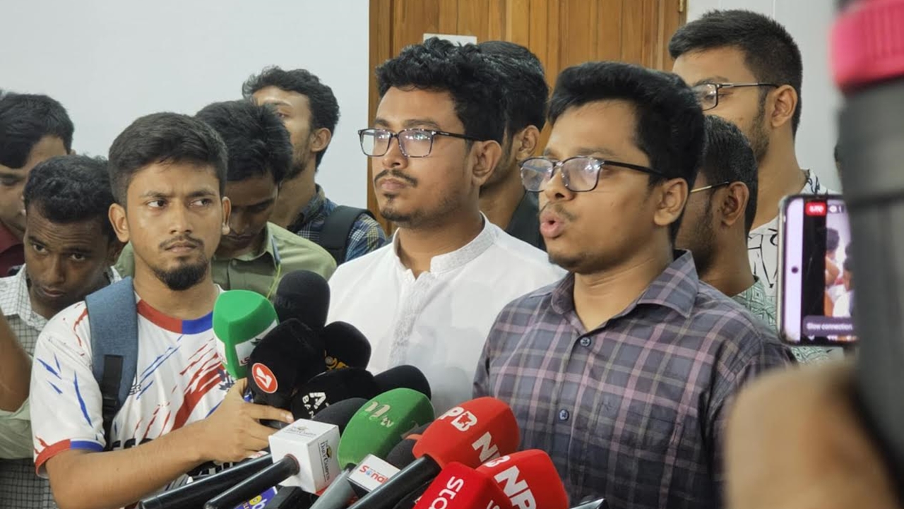 মনোনয়নপত্র সংগ্রহের সময় বাড়ানো নির্দিষ্ট দলের প্রতি পক্ষপাতী আচরণ