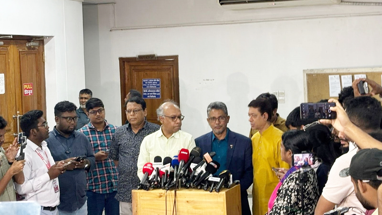 ডাকসু নির্বাচন : মনোনয়ন ফরম সংগ্রহ করলেন ৬৫৮ জন