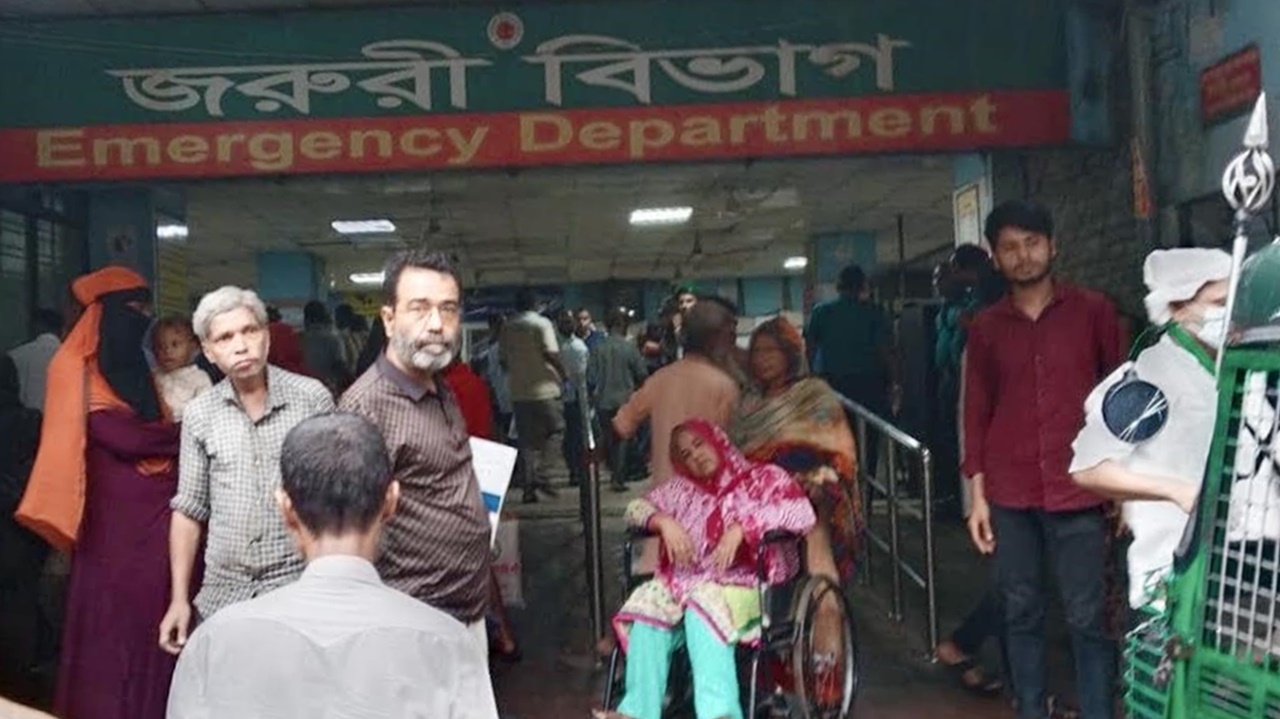 চাঁদা না দেওয়ায় বিএনপি নেতার হামলায় আহত শিক্ষিকা, ঢামেকে চিকিৎসাধীন