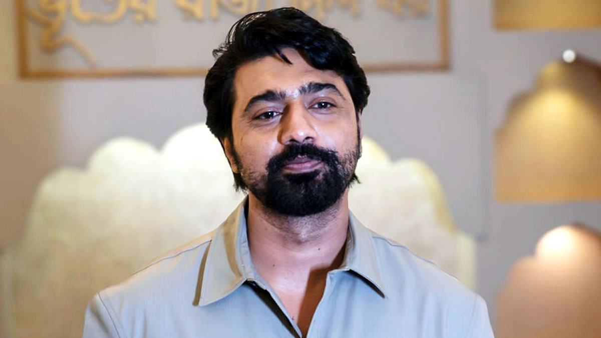 শুভশ্রীর সঙ্গে পর্দায় নিজেকে দেখে দেবের চোখে পানি, ভিডিও ভাইরাল