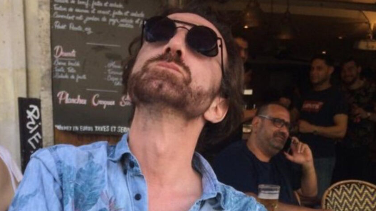 চলছিল শেষ দৃশ্যের শুটিং, মৃত্যুর কোলে ঢলে পড়লেন পরিচালক