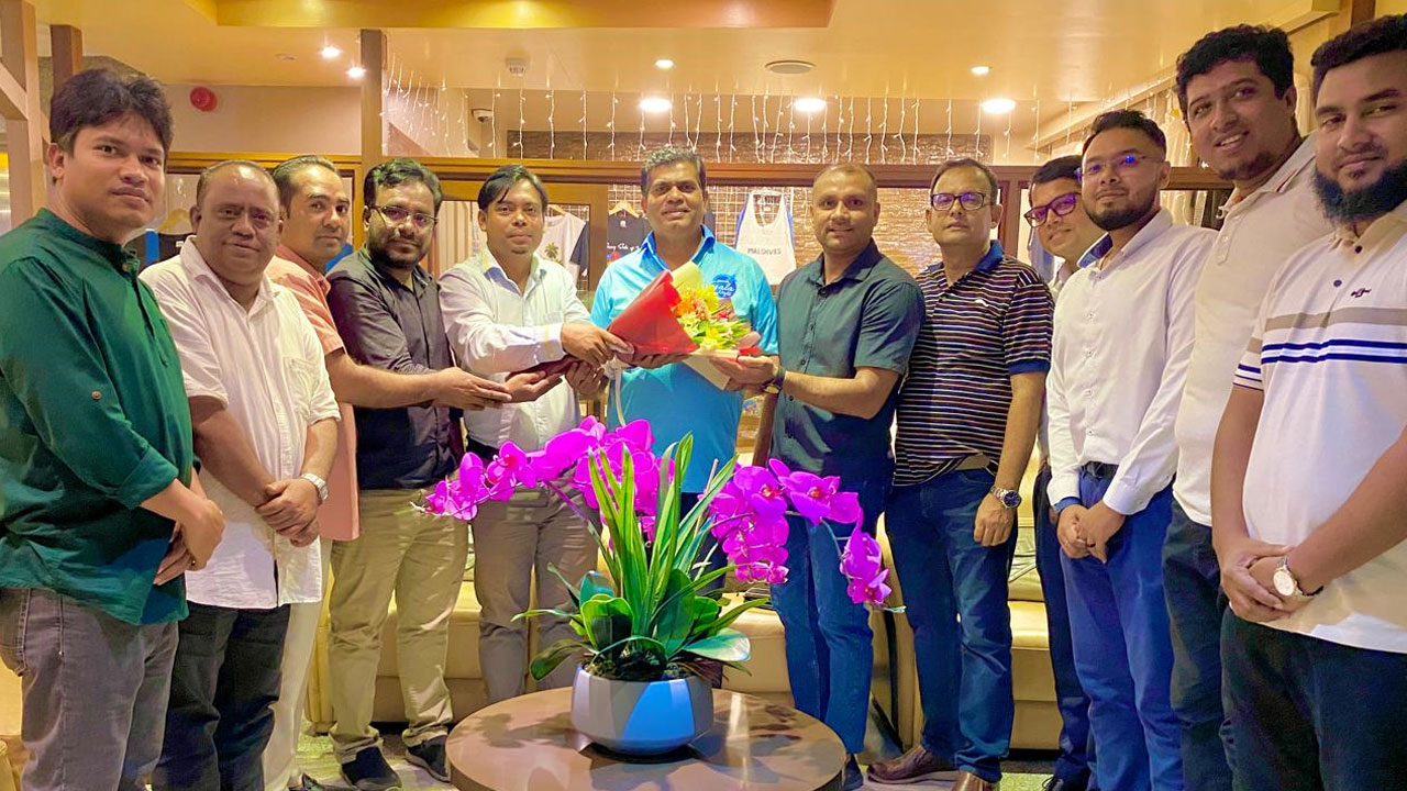মালদ্বীপে ঢাকা পোস্টের ভারপ্রাপ্ত সম্পাদককে প্রবাসী সাংবাদিকদের শুভেচ্ছা