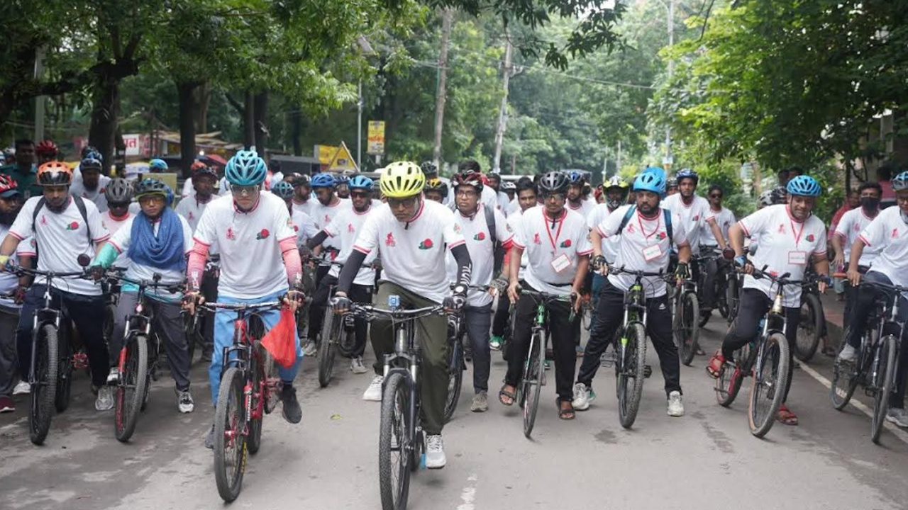 জুলাই গণ-অভ্যুত্থান উদযাপন উপলক্ষ্যে ঢাকা দক্ষিণ সিটির সাইকেল র্যালি