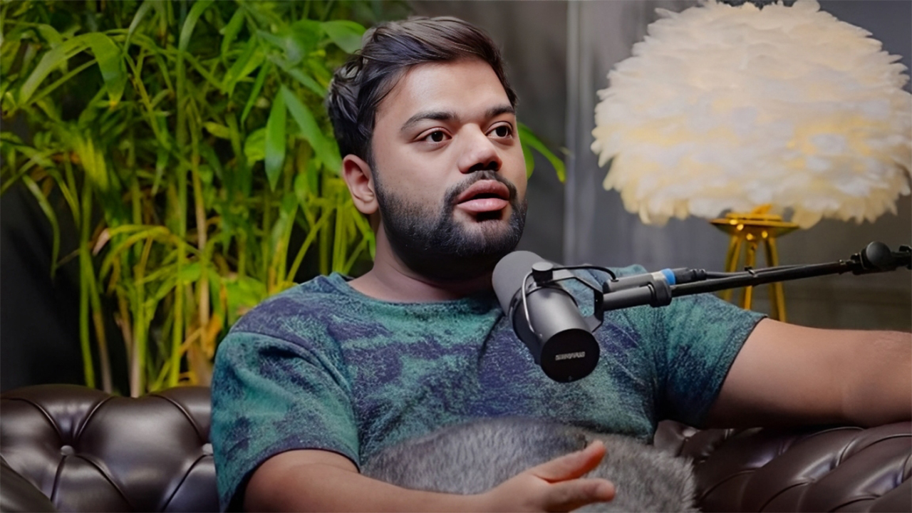 বিমানবন্দর থেকে গ্রেপ্তার জনপ্রিয় ইউটিউবার