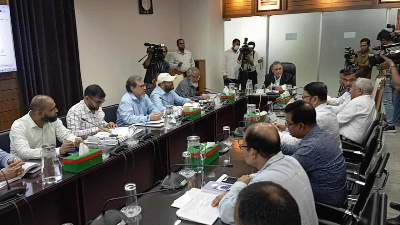 আরপিও চূড়ান্তে ইসির মুলতবি সভা শুরু