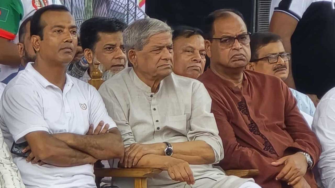 শেখ হাসিনাকে এই দেশে রাজনীতি করার সুযোগ দেবো না : মির্জা ফখরুল