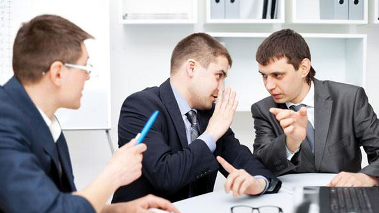 কোরআনে যাদের সঙ্গে বন্ধুত্ব করতে নিষেধ করা হয়েছে