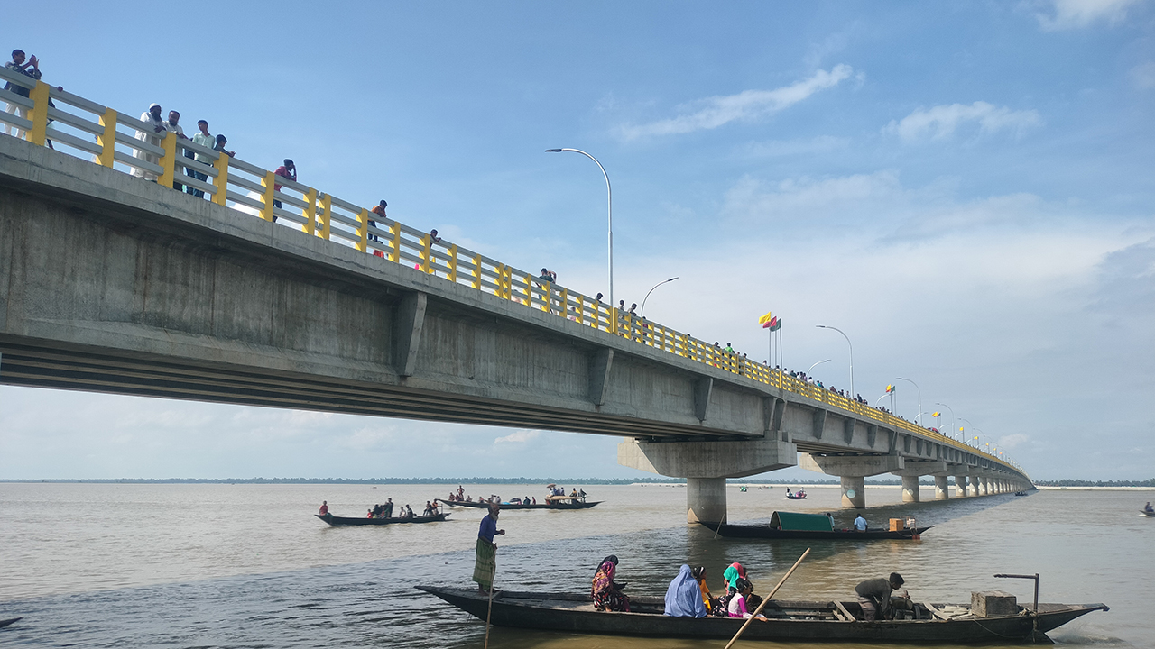মওলানা ভাসানী সেতুতে আবারও চুরি, এবার উধাও রিফ্লেক্টর লাইট