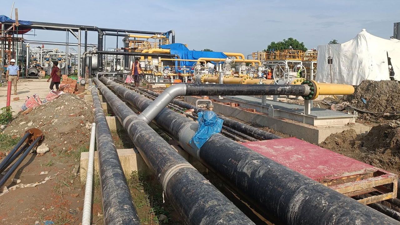 গ্যাসের সরবরাহ বাড়াতে কূপ মুখে কম্প্রেসার স্থাপন