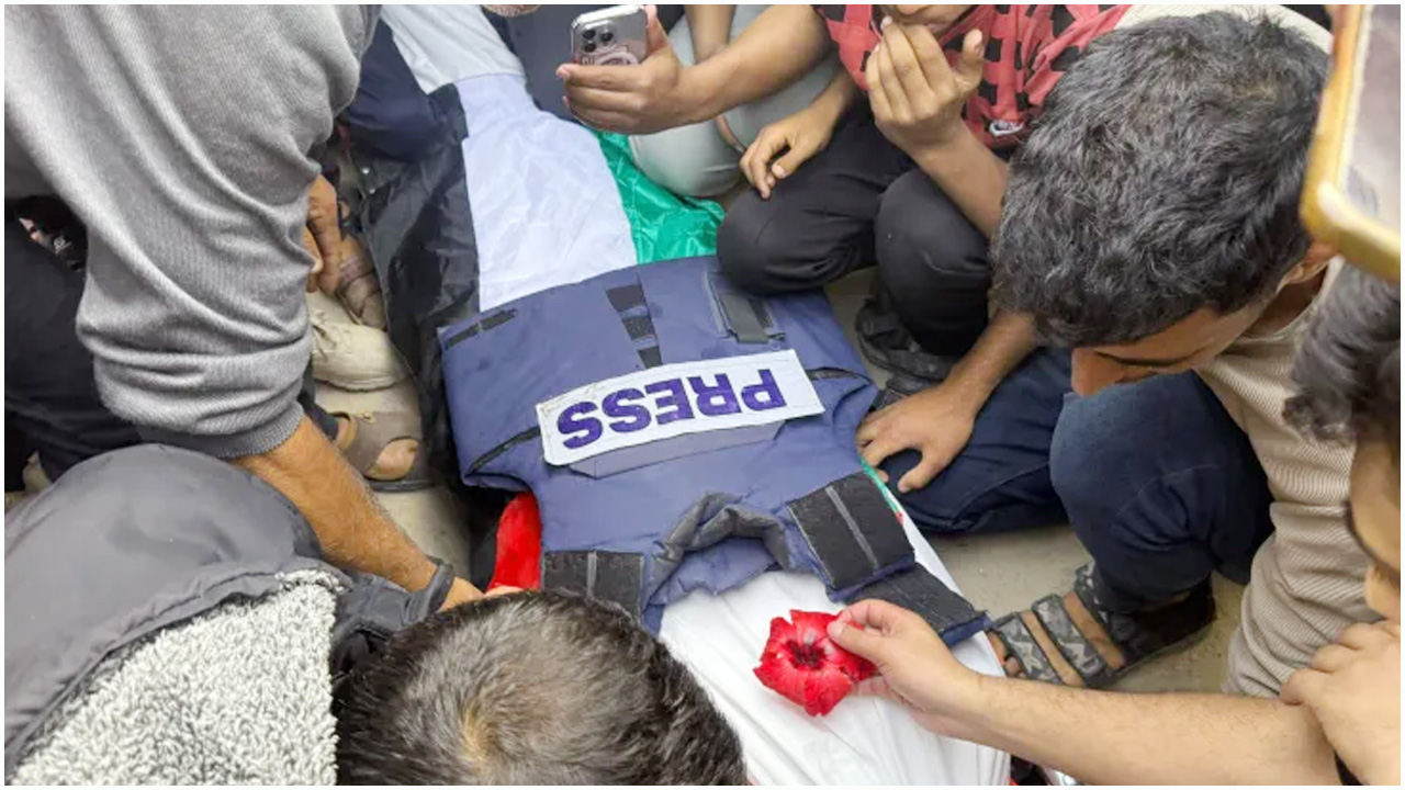 গাজায় হাসপাতালে ইসরায়েলি হামলায় পাঁচ সাংবাদিক নিহত