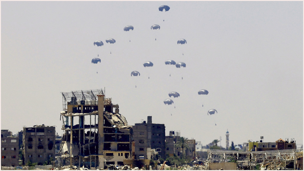 গাজায় আকাশ থেকে ত্রাণ ফেলল কানাডা