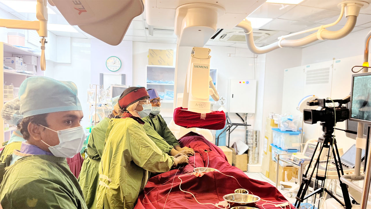 দেশে প্রথমবারের মতো হৃদযন্ত্রের ভেনাস পি-ভালভ প্রতিস্থাপন