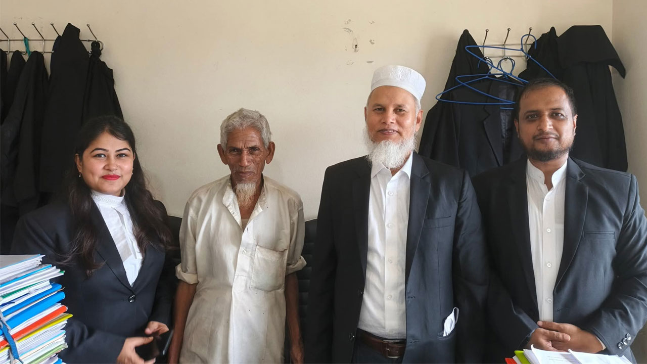 ছেলের বিরুদ্ধে মামলা করতে হাইকোর্টে ৯০ বছরের বৃদ্ধ