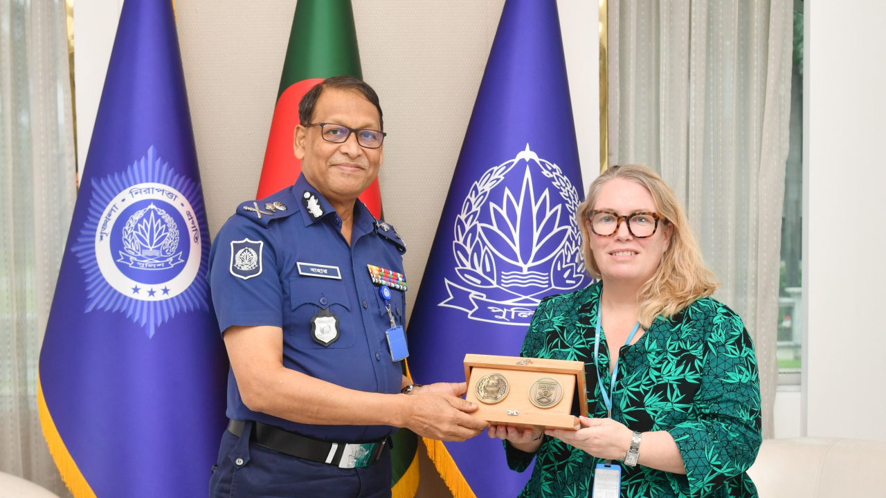 আইজিপির সঙ্গে জাতিসংঘের বাংলাদেশ বিষয়ক নিরাপত্তা উপদেষ্টার সাক্ষাৎ