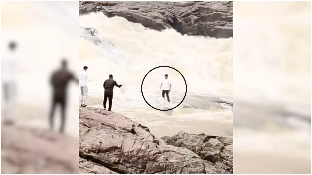 রিলস ভিডিও ধারণের সময় পানির স্রোতে ভেসে গেলেন ইউটিউবার