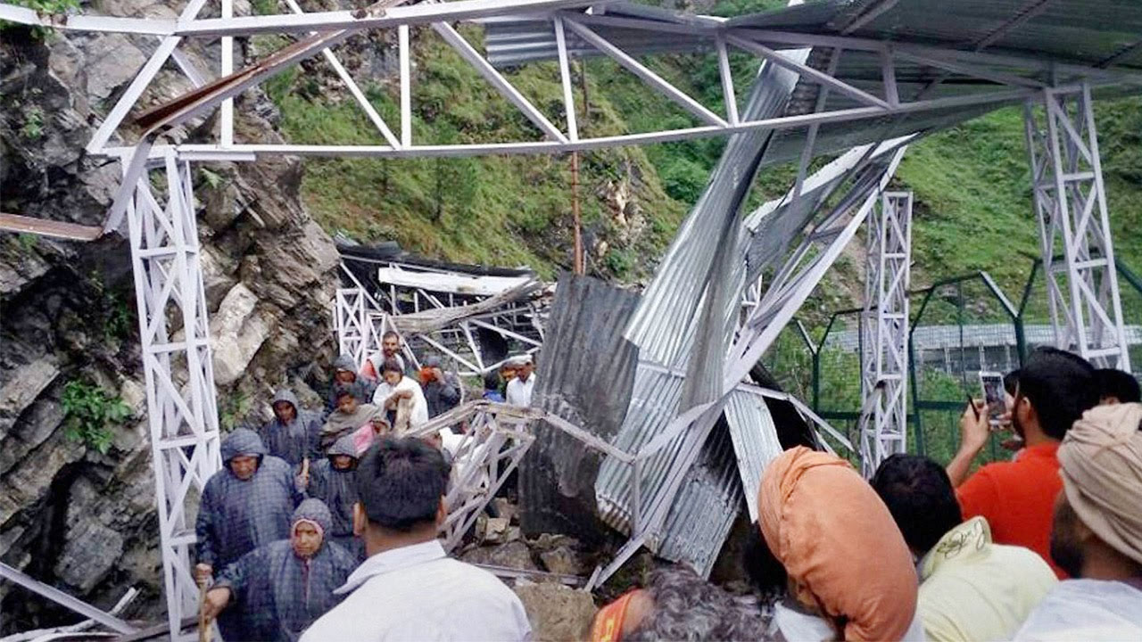 জম্মু-কাশ্মিরে ভূমিধসে নিহত বেড়ে ৩১, আরও হতাহতের আশঙ্কা