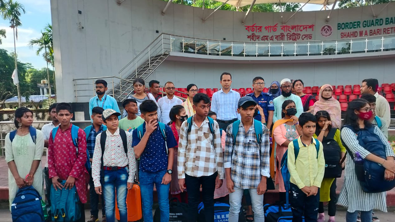 ভারতে কারাভোগ শেষে দেশে ফিরলো ১৭ কিশোর-কিশোরী