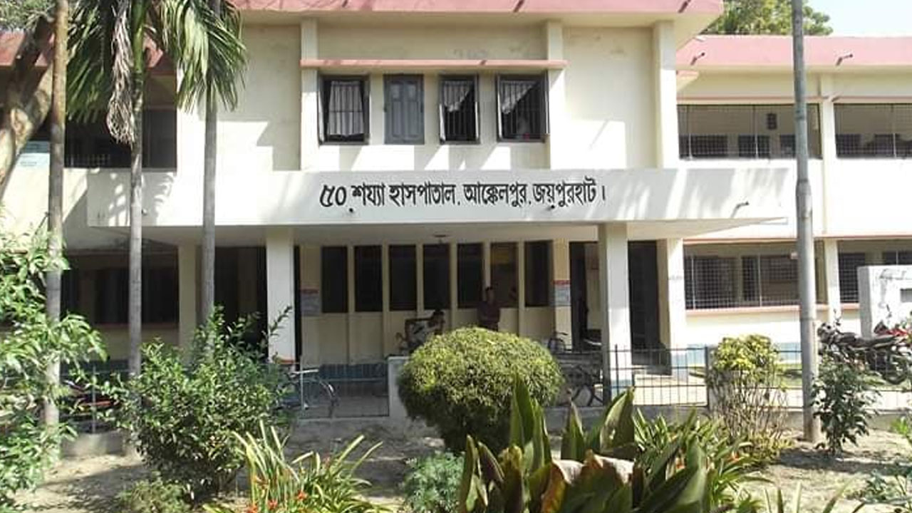 সব কিছু কেড়ে নিয়ে ট্রেনের ছাদ থেকে যুবককে ফেলে দিলো ছিনতাইকারীরা