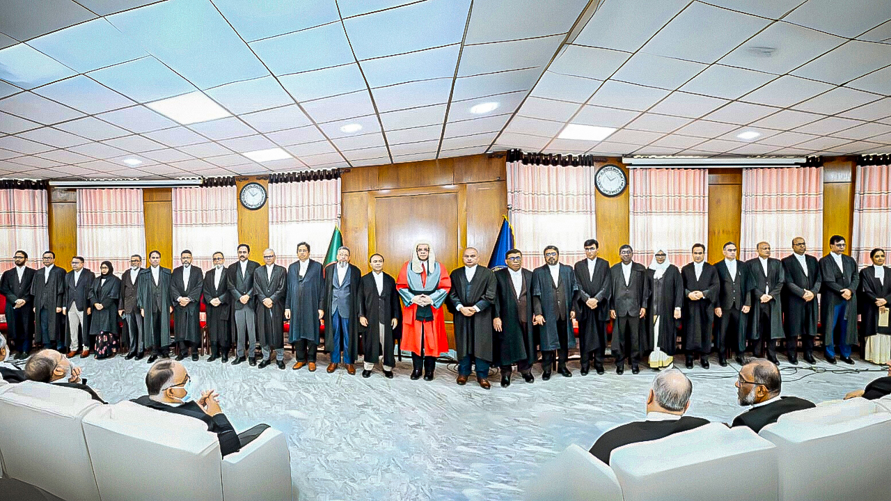 শপথ নিলেন হাইকোর্টের নবনিযুক্ত ২৫ বিচারপতি