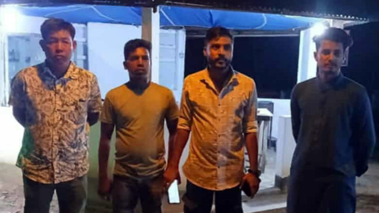 পর্যটক অপহরণের অভিযোগে আটক ৪