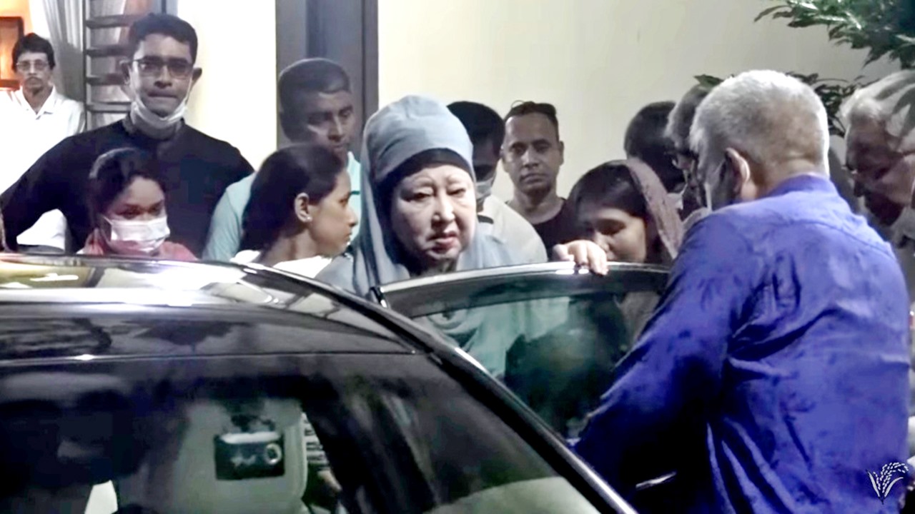 হাসপাতালে পৌঁছেছেন খালেদা জিয়া