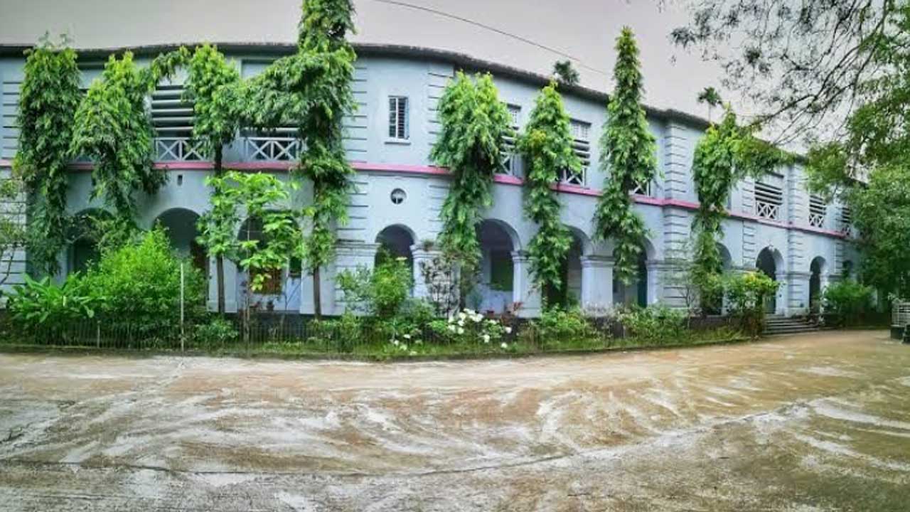 চট্টগ্রামে খাস্তগীর স্কুলের মাঠ দখলের চেষ্টা : দুদকের অভিযান