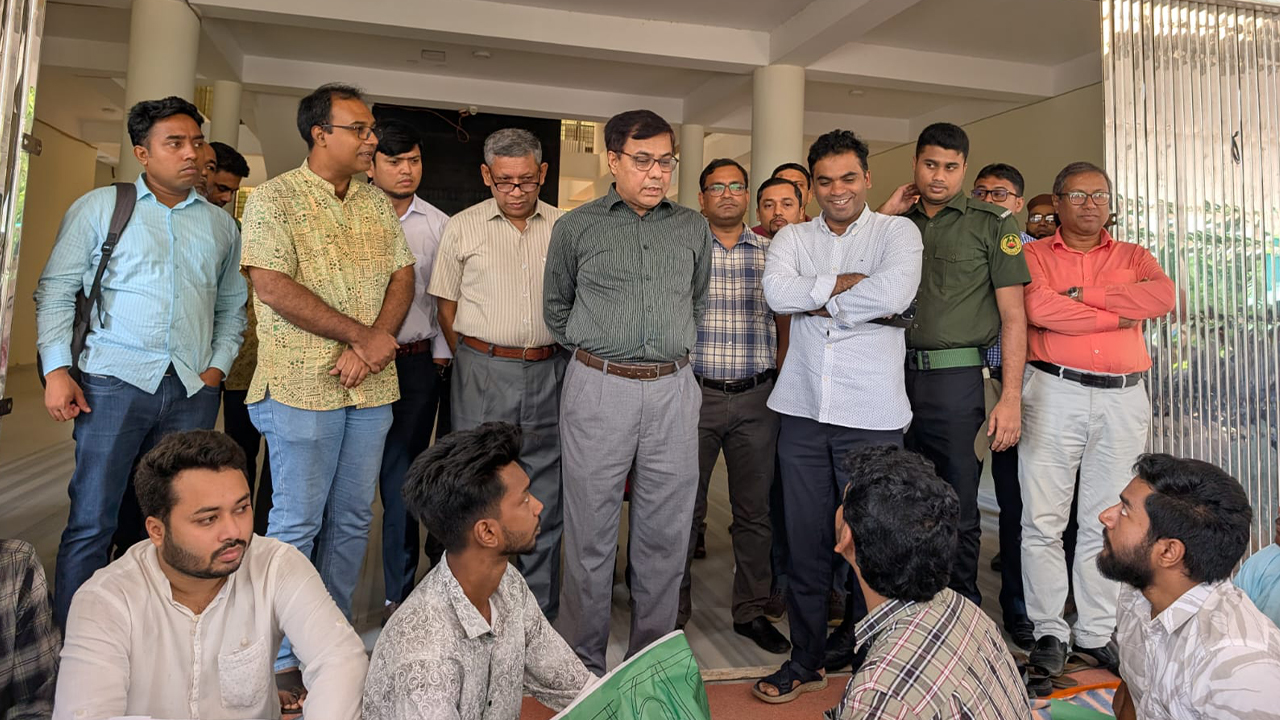 অনশনের পর নজরুল বিশ্ববিদ্যালয়ে ছাত্র সংসদ নির্বাচনের রোডম্যাপ ঘোষণা