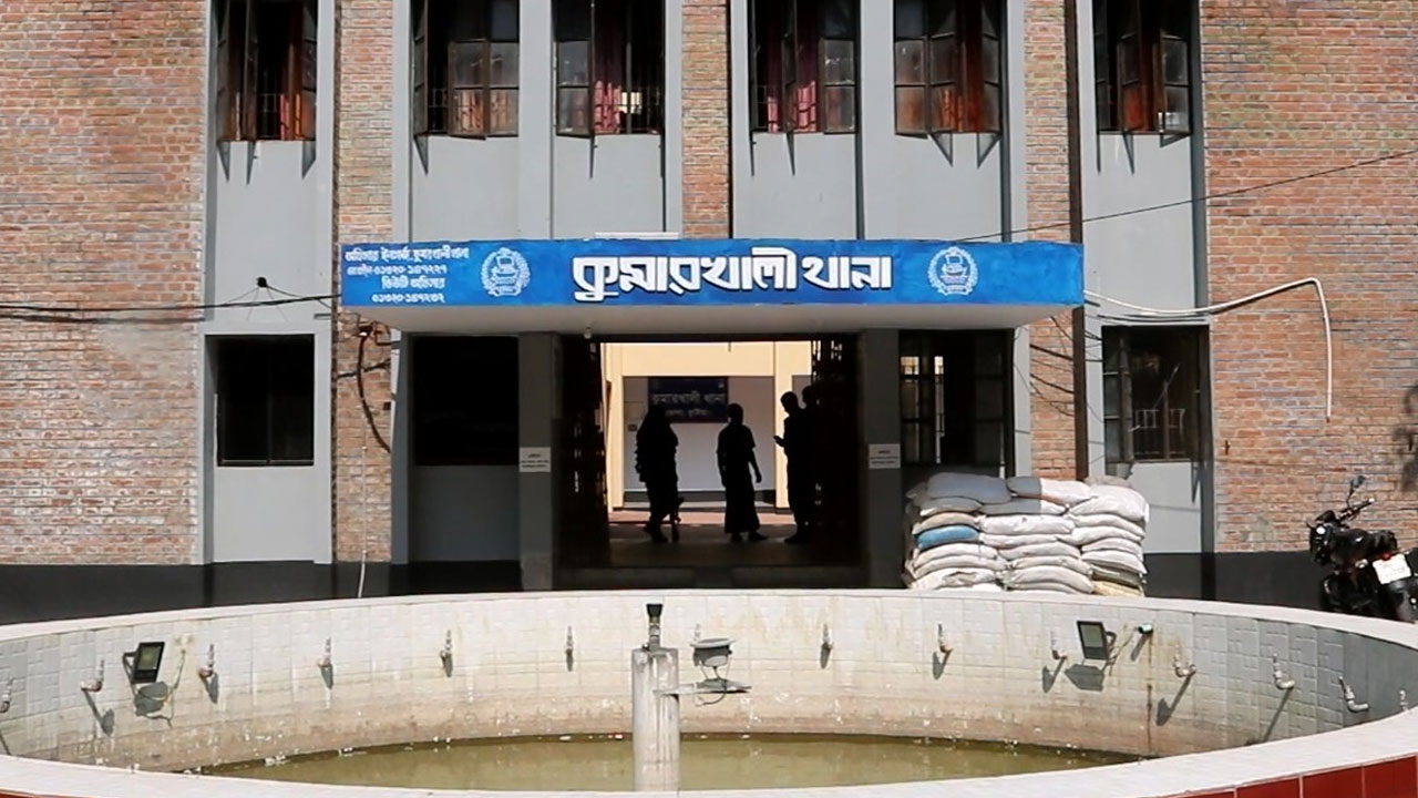 কুষ্টিয়ায় ভ্যানচালককে গলা কেটে হত্যা