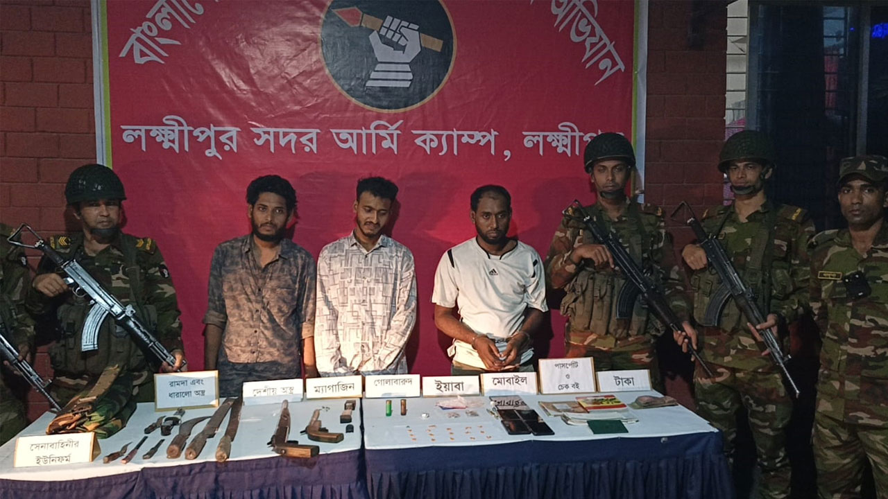 লক্ষ্মীপুরে আগ্নেয়াস্ত্র-ইয়াবাসহ তিন যুবক আটক