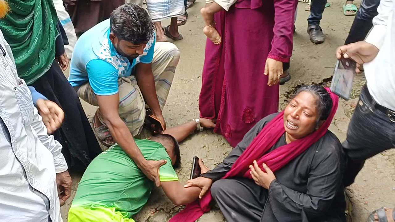 দুর্ঘটনায় নিহত একই পরিবারের ৭ জনের দাফন সম্পন্ন, কাঁদছে পুরো গ্রাম