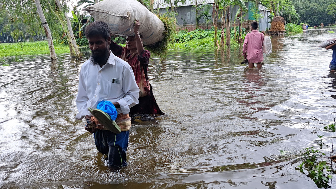 তিস্তার পানি বিপৎসীমার ওপরে, লালমনিরহাটে ২০ হাজার মানুষ পানিবন্দি 