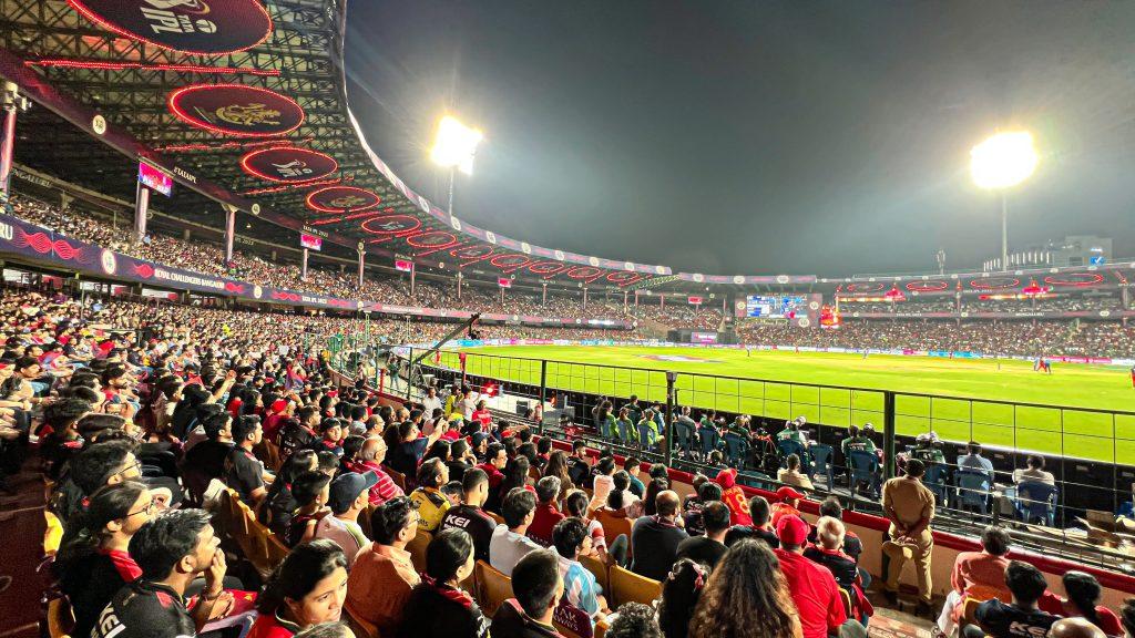 পদপিষ্ট হয়ে নিহতদের পরিবারকে ২৫ লাখ রুপি করে দেবে বেঙ্গালুরু