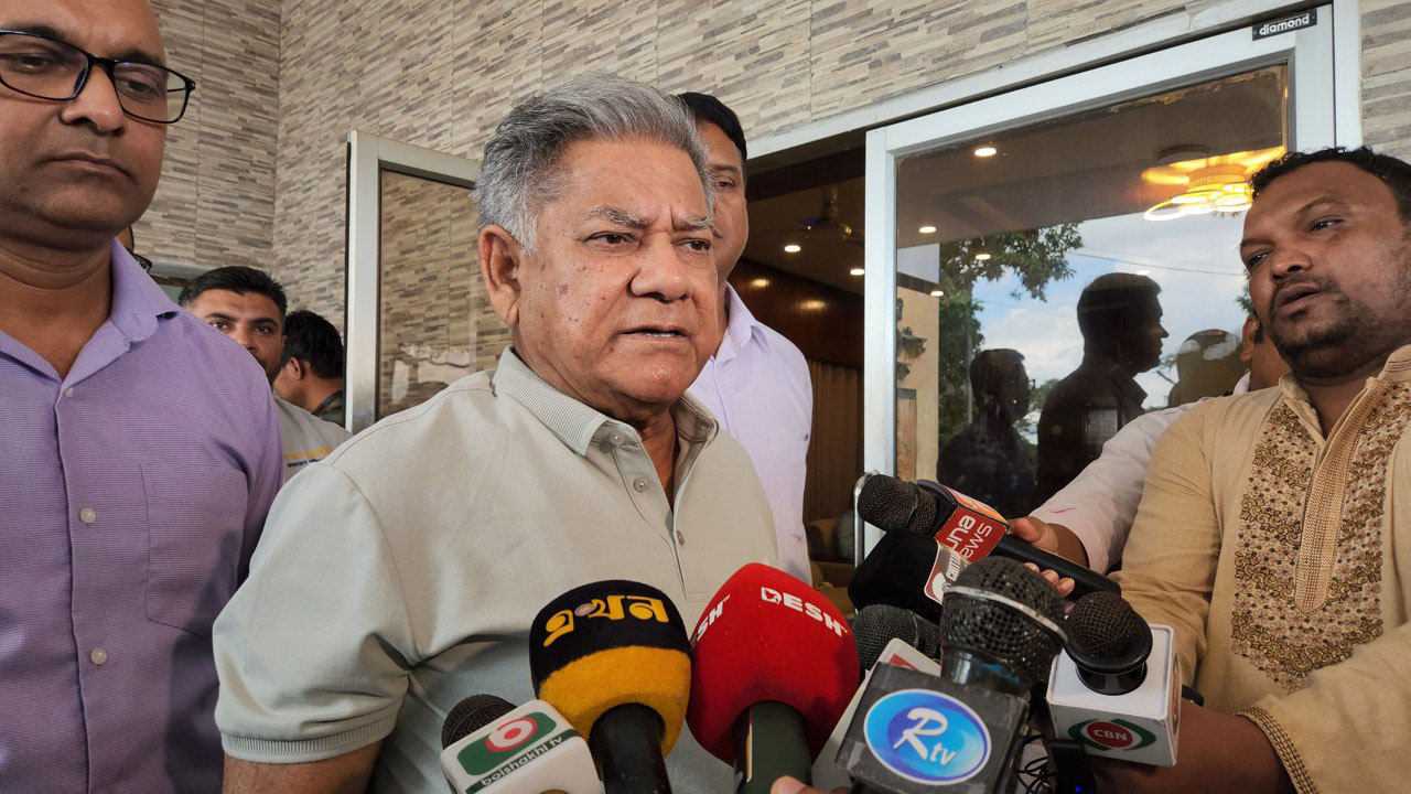 কক্সবাজারে নদী বা পরিবেশ দূষণকারী হোটেল বন্ধ করে দিতে হবে : নৌ উপদেষ্টা