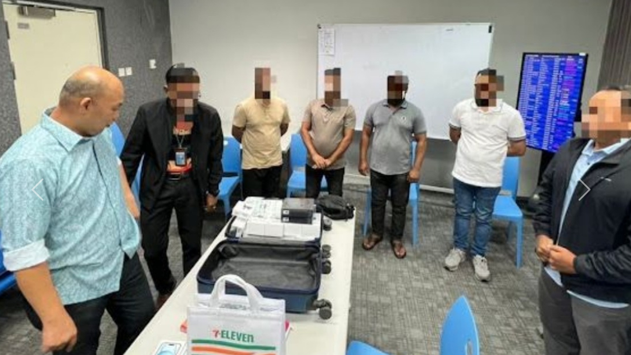 চোরাচালানের অভিযোগে কুয়ালালামপুর বিমানবন্দরে ৪ বাংলাদেশি আটক