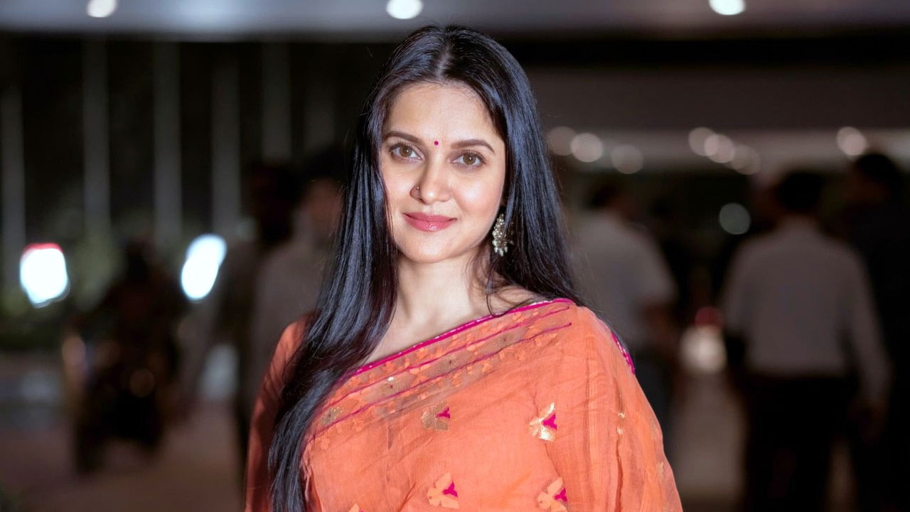 মাঝরাতে সুখবর দিলেন মিথিলা