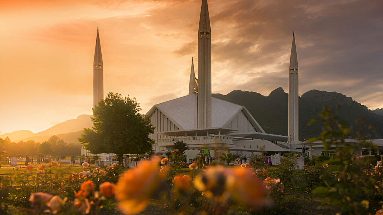 মুসাফির জুমার নামাজ পড়বেন যেভাবে