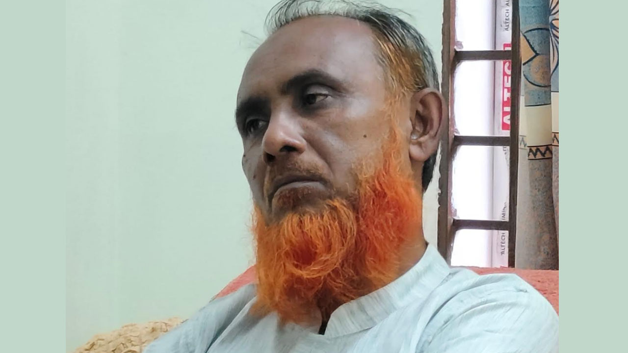 বিপ্লবীদের মাঝে ছেলেকে খুঁজে বেড়ান শহীদ সাগরের বাবা