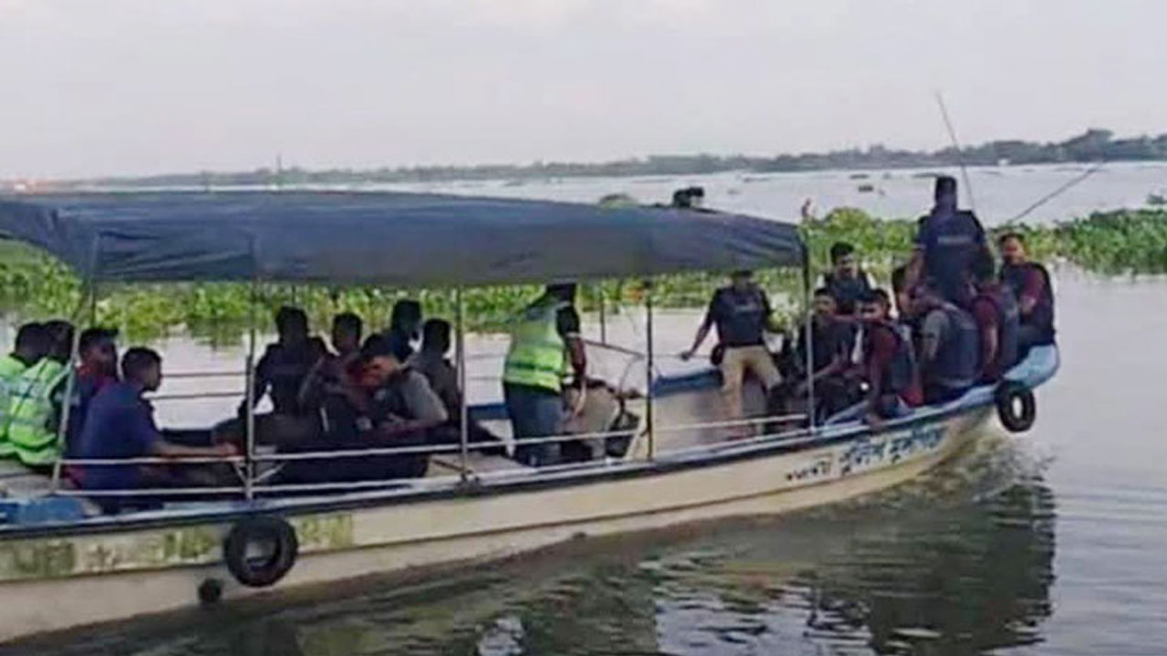 মুন্সীগঞ্জে পুলিশ ক্যাম্পে নৌ ডাকাতদের গুলিবর্ষণ