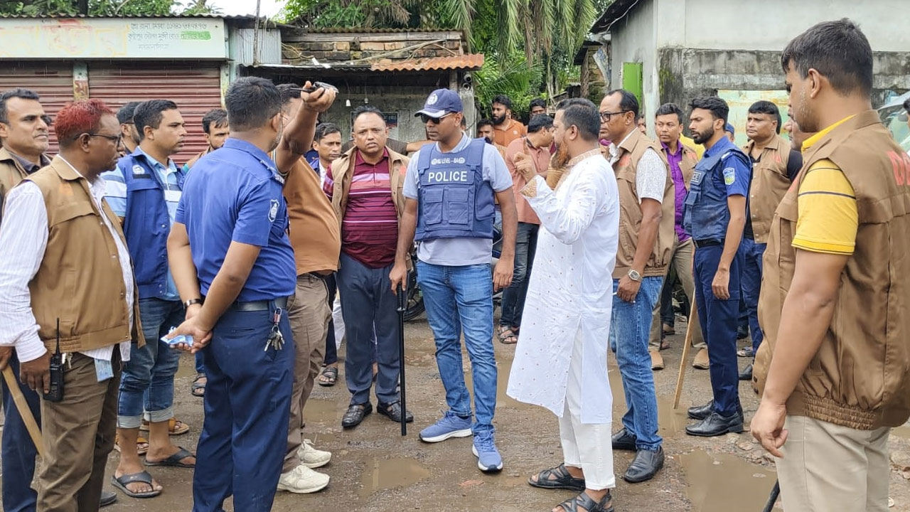 ময়মনসিংহে পুলিশের ওপর হামলা, আটক ১০