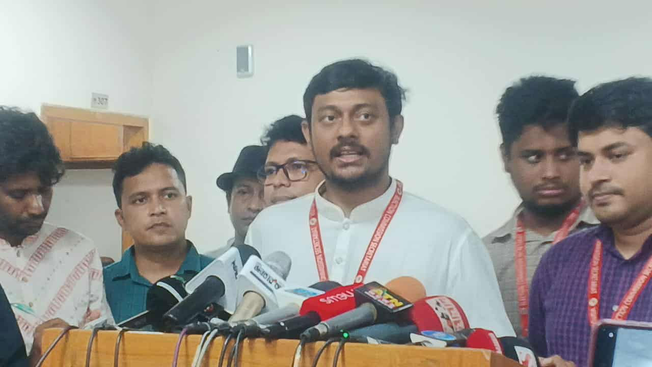 সামরিক উর্দি ও দলীয় পোশাকে আবৃত ইসি : নাসীরুদ্দীন পাটওয়ারী