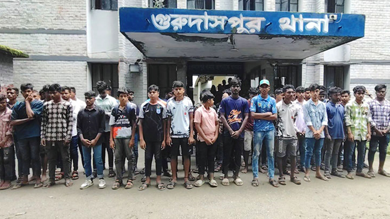 নৌকায় ডিজে পার্টির প্রস্তুতি, সেনা অভিযানে আটক ৫৭ কিশোর