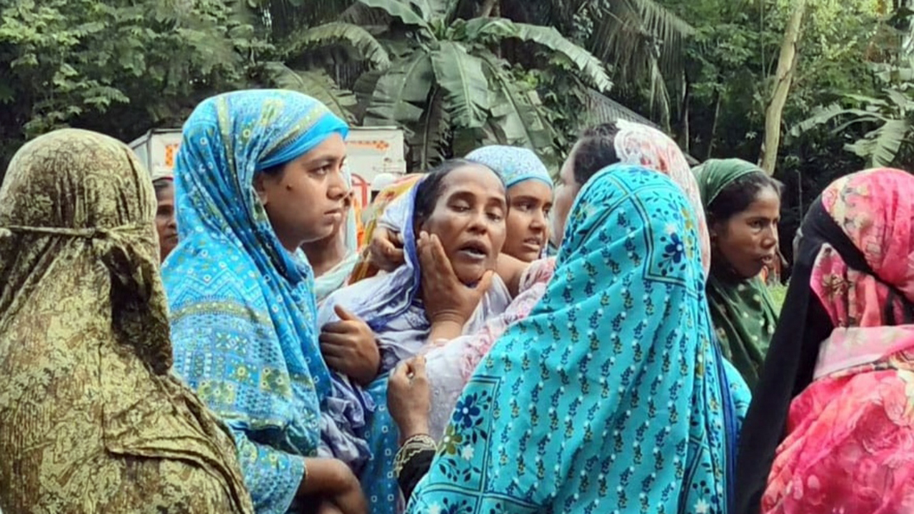 ‘ছেলেটা আমার বাড়ি আসল ঠিকই, কিন্তু লাশ হইয়া’