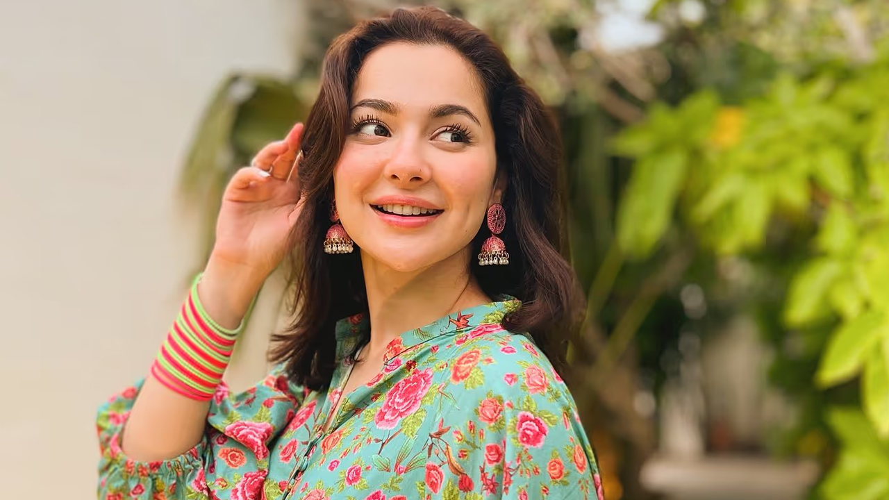 ভক্তদের সারপ্রাইজ দিলেন হানিয়া আমির